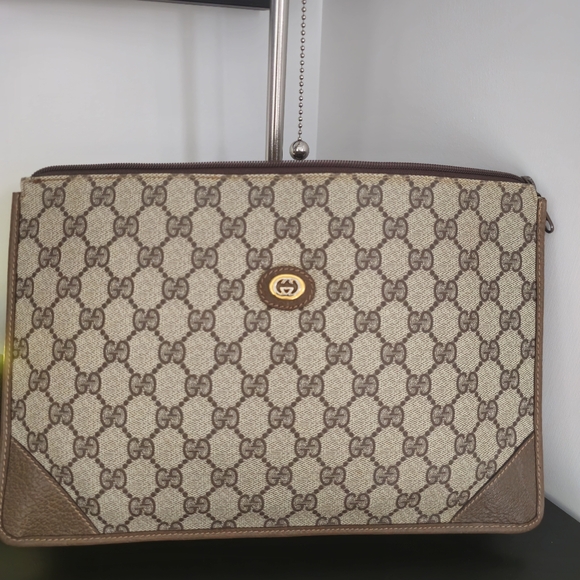 SOLD // Autgentic Gucci clutches - Picture 2 of 10